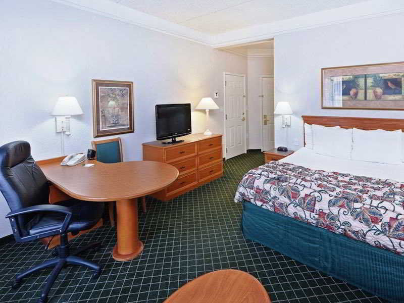 Hotel La Quinta By Wyndham Galleria Area 3*